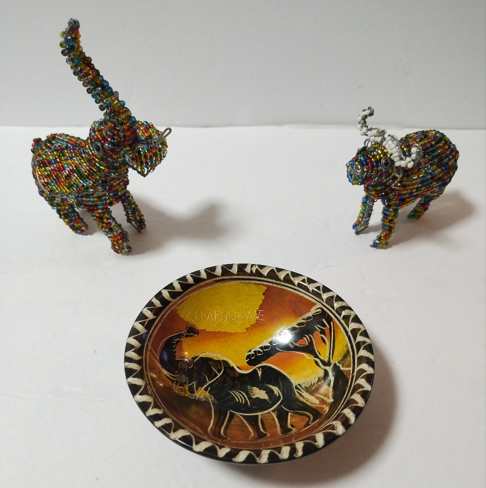 Genuine Small Hand Made African Soap Stone Dish and Bead Wired Animals